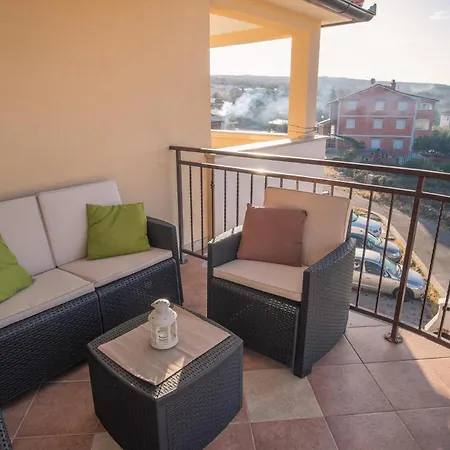 Beach Front Apartment In Sveti Vid Miholjice Daire