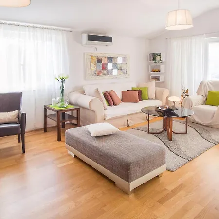 Beach Front Apartment In Sveti Vid Miholjice Daire *